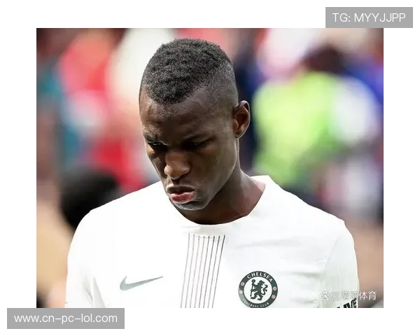 足球明星自拍瞬间：镜头背后的真实与魅力展示